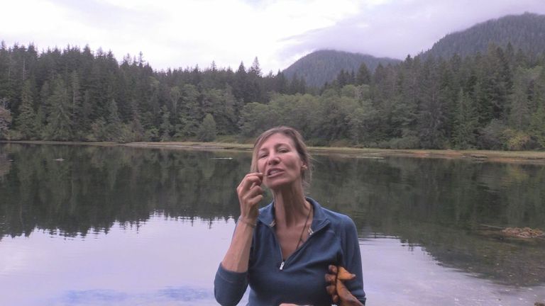 Popular Mechanics | Everything You Need to Know About Foraging for Food in the Wild