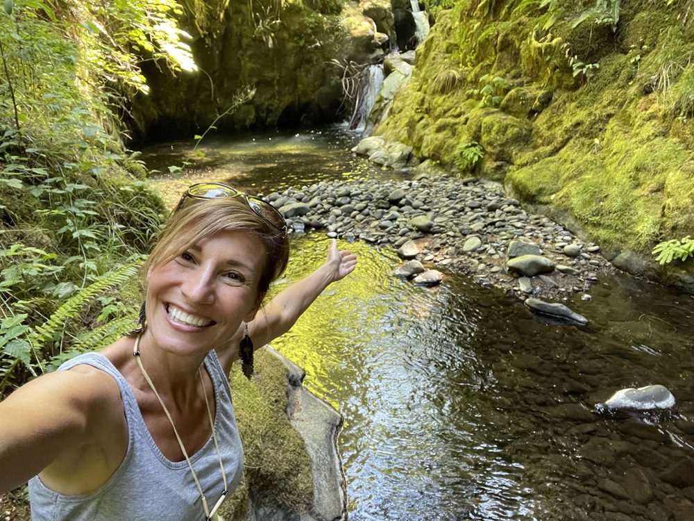 Here’s Why Taming Your Smartphone Habit Leads to Better Brain Health & More Happiness