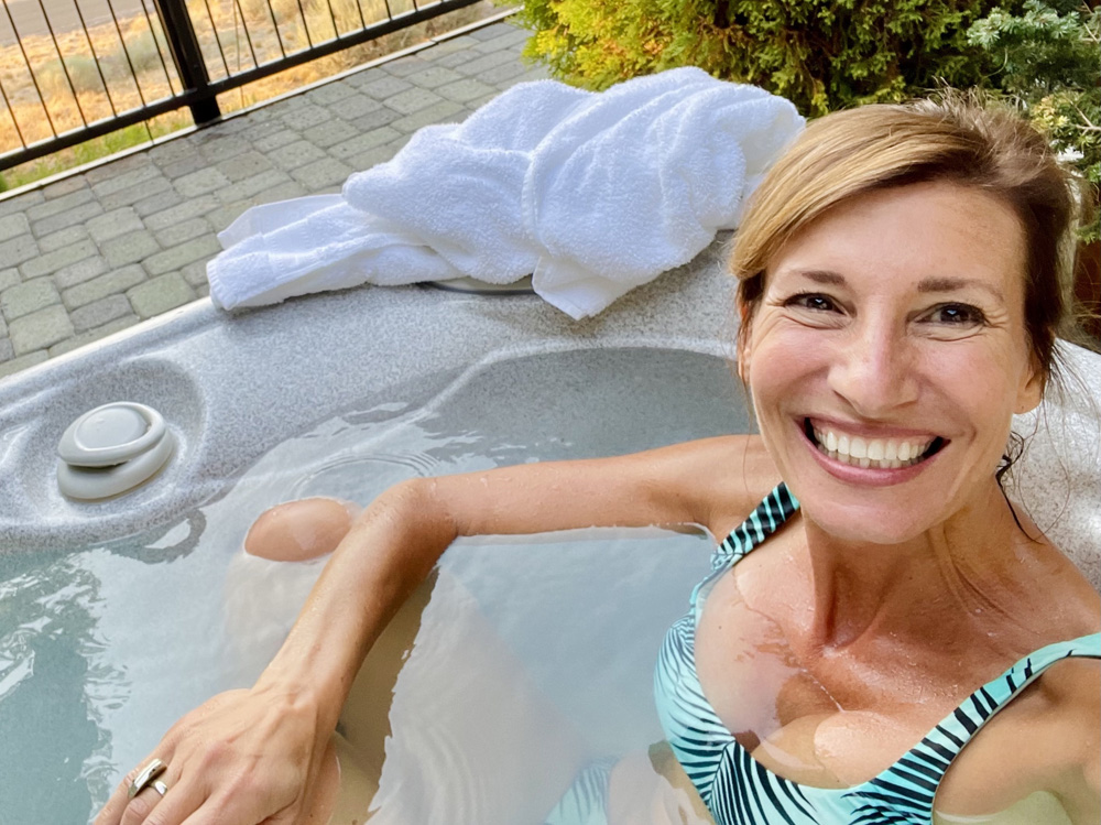Nicole Apelian in a hot tub Nicole Apelian in a hot tub