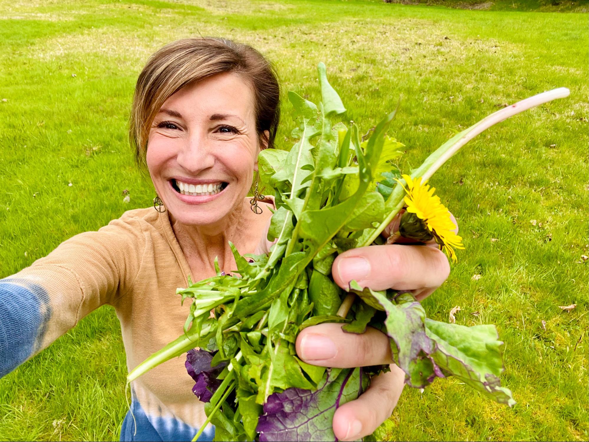 Urban Foraging 101: Discover a Bounty of Nutritious (and Free) Wild Food Right Outside Your Door