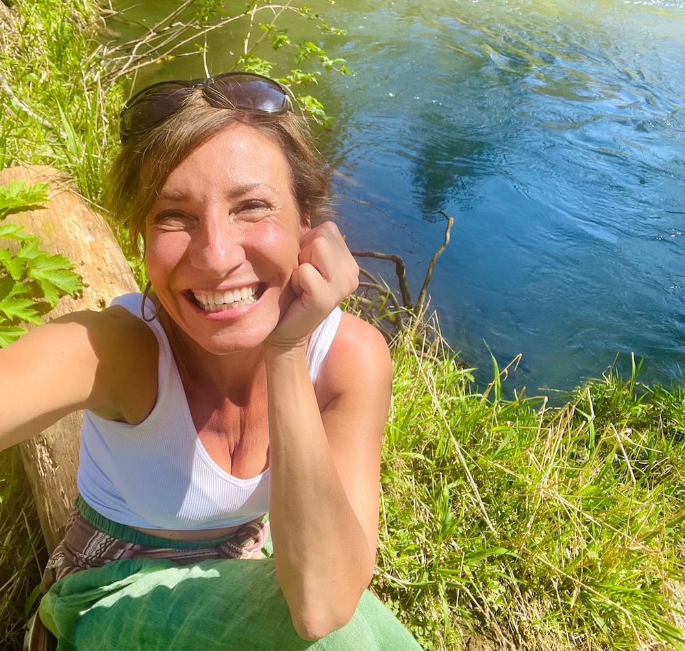 The Science Behind “Earthing” — And Why You Should Adopt This Easy (and Free!) Habit