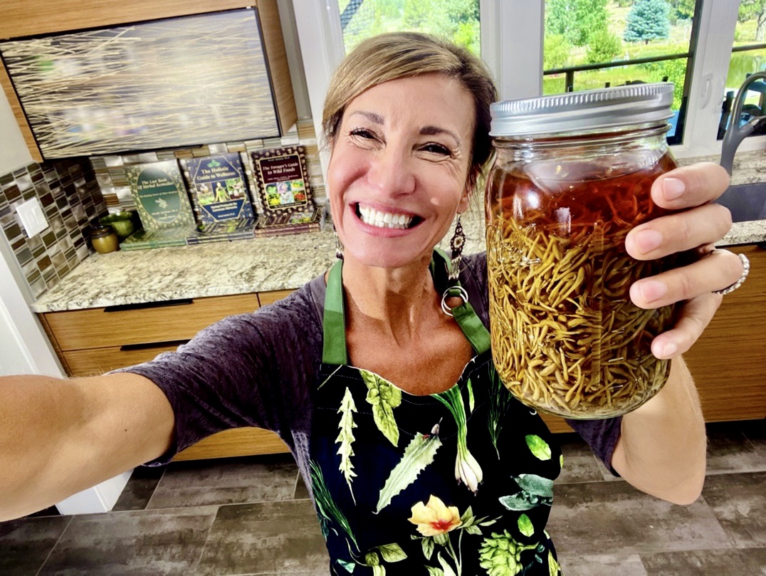 Herbalism 101: Alcohol, Glycerin, & Apple Cider Vinegar Tinctures — Here’s What You Need to Know