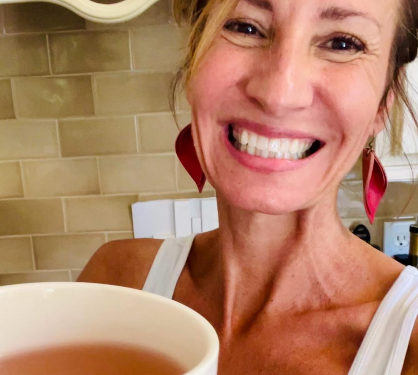 The Science-Backed Herb That Stops Cravings, Balances Blood Sugar & Fights Viruses — DIY Recipes Included!